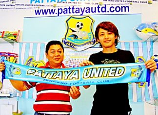 Pattaya United unveil new Japanese signing Kesuke Okava, right, is unveiled by Sombat Pinuasiri, the Assistant Manager of Pattaya United FC, to the media at a press conference held on January 14.